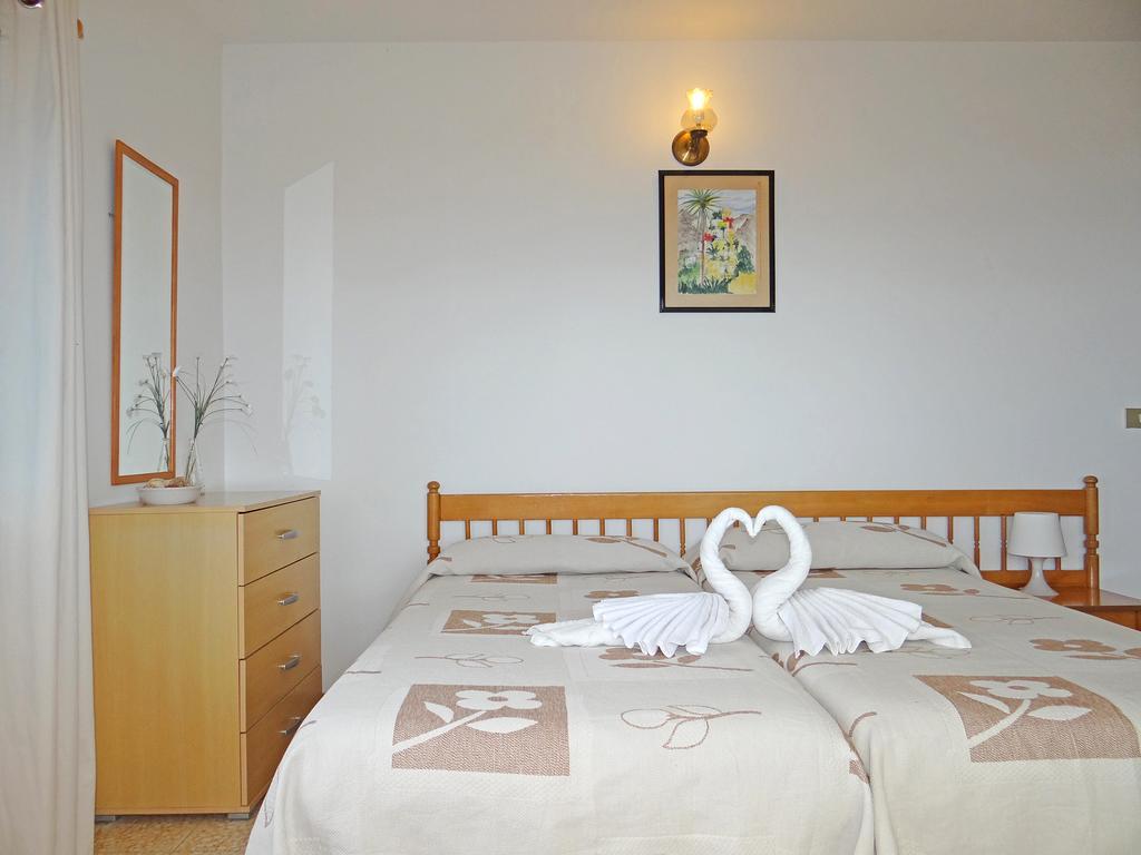 Apartamentos Dominguez Калера Экстерьер фото